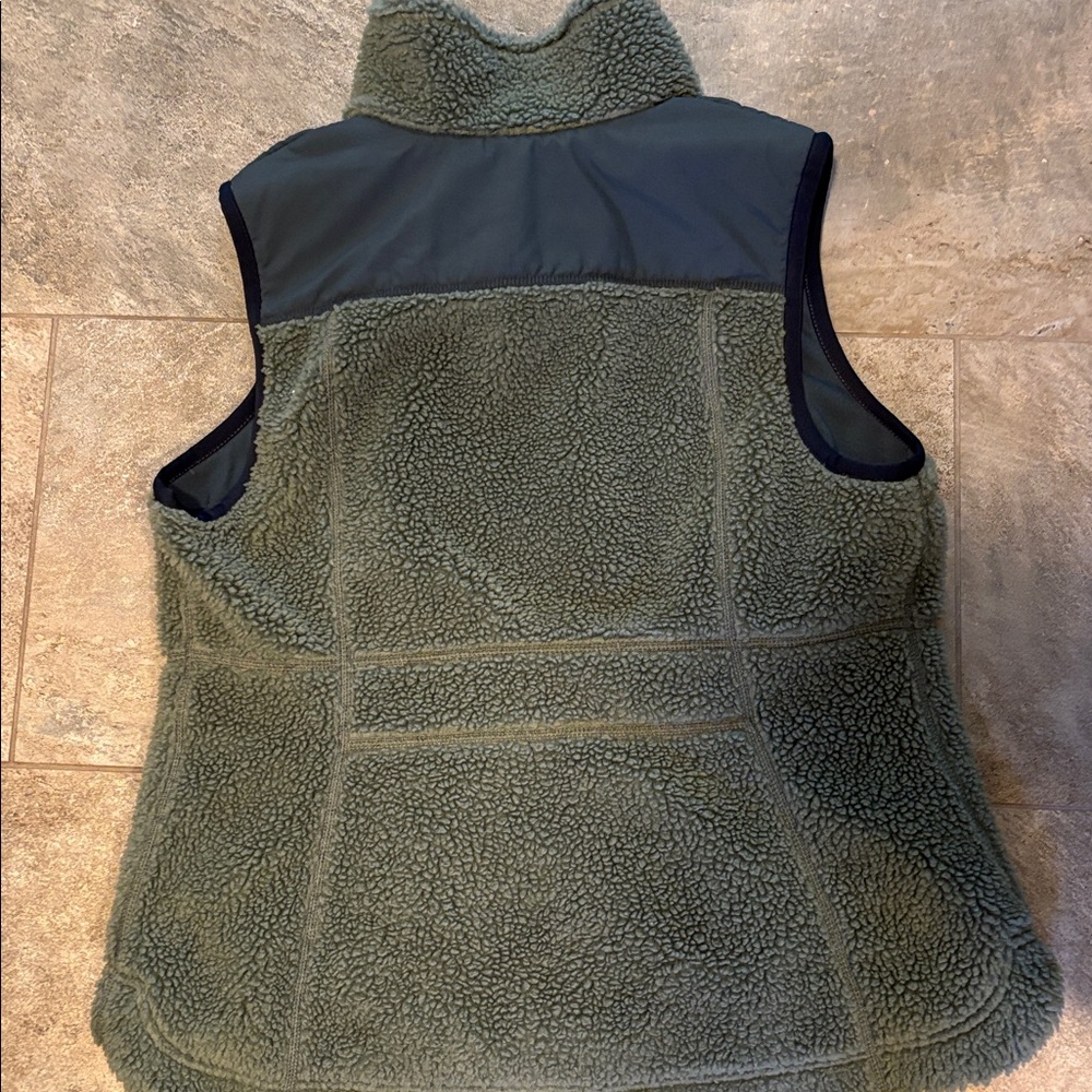 LLBean fleece vest , L - Picture 3 of 5
